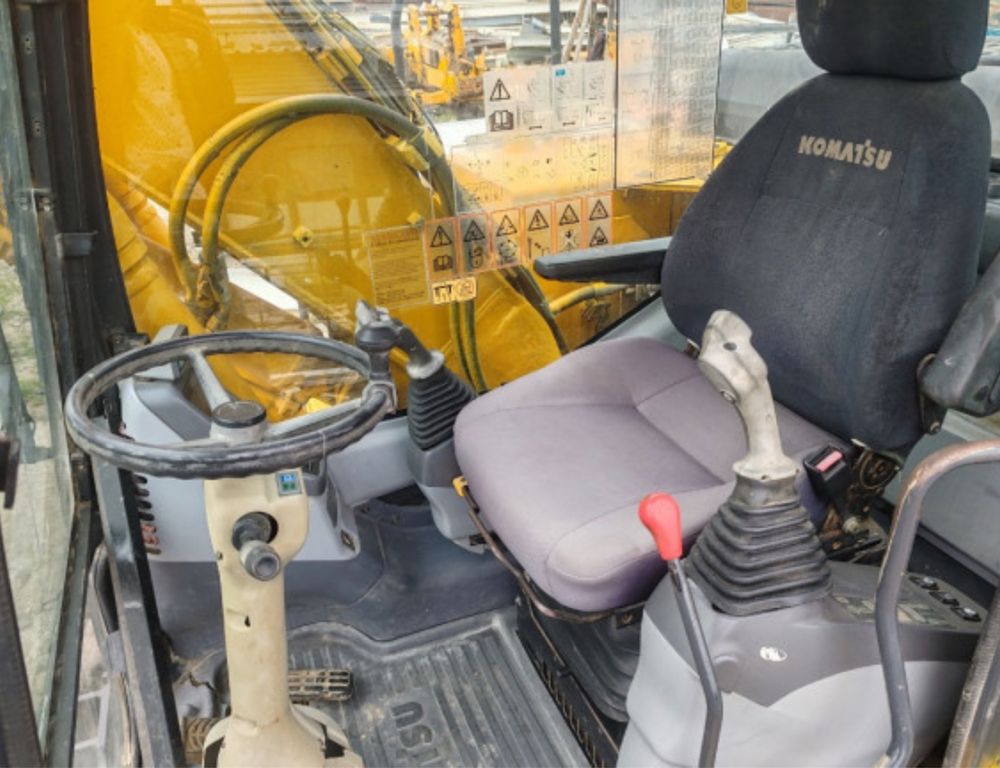 Excavator pe Roti Komatsu PW140-7