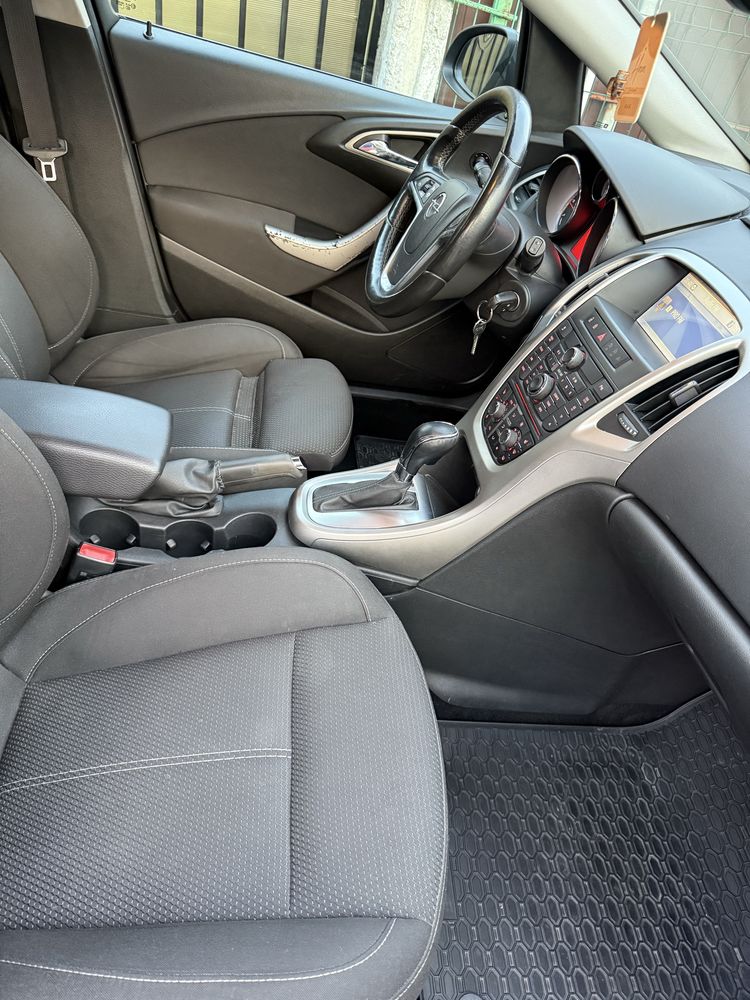 2013 Opel Astra J Sports Tourer