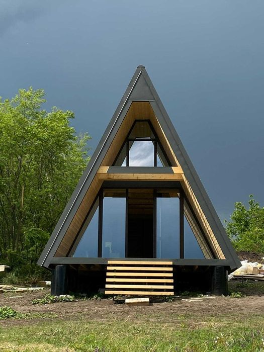 Cabana stil A Frame si casa din structura de lemn de vanzare