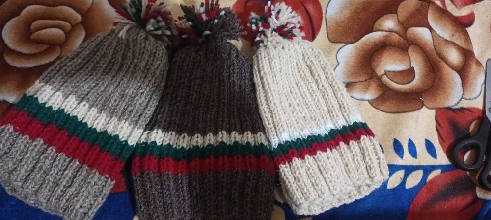 Вълнени шапки ръчна изработка