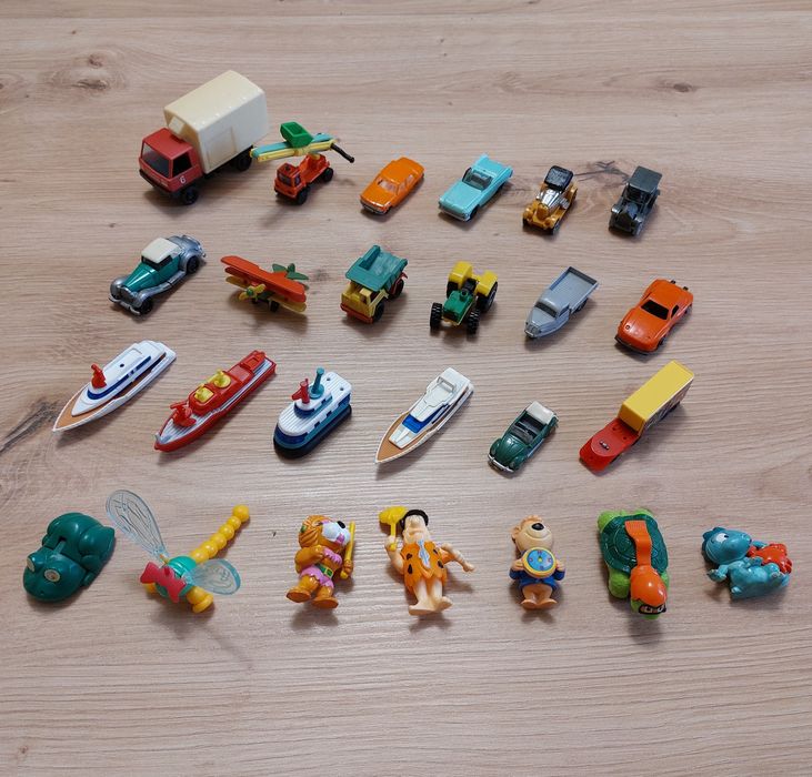 Стари Киндер играчки