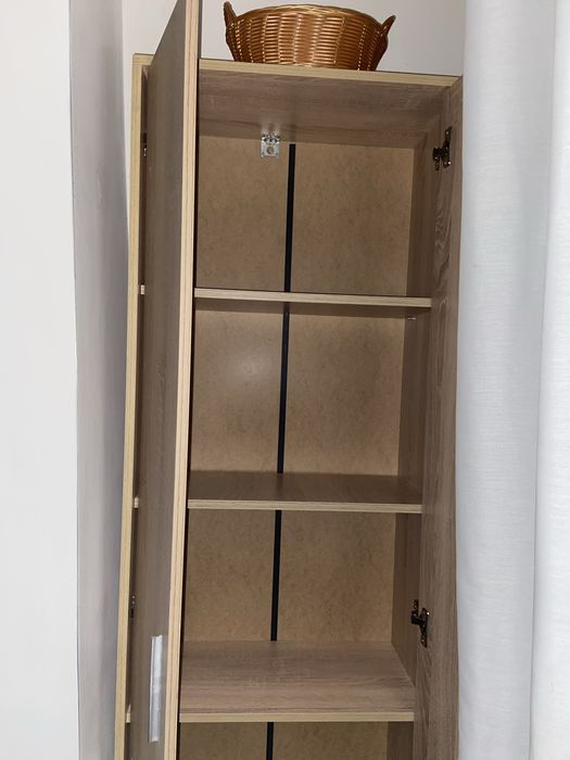 Гардероб за антре.Неразличим от нов