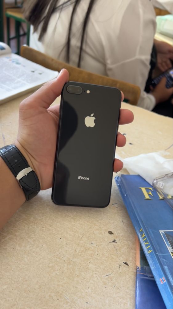 Iphone 8+ sotiladi
