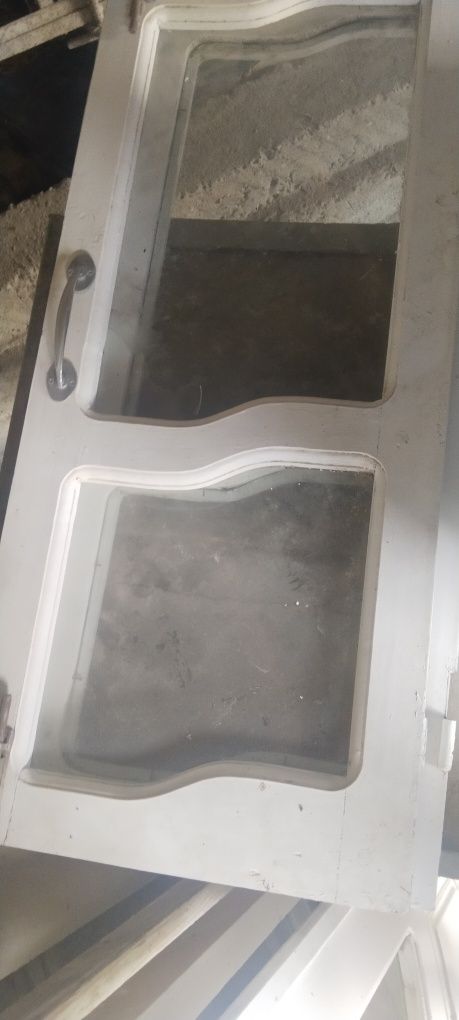 1 yangi eshik 2 ta deraza sotiladi