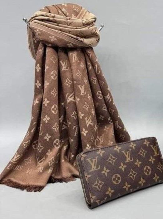 Set LV(esarfa cu 2 fețe+portofel),saculet, etichetă