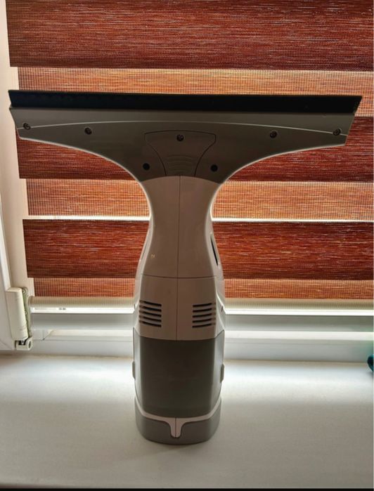 Defect - Aspirator de ferestre, cu acumulator