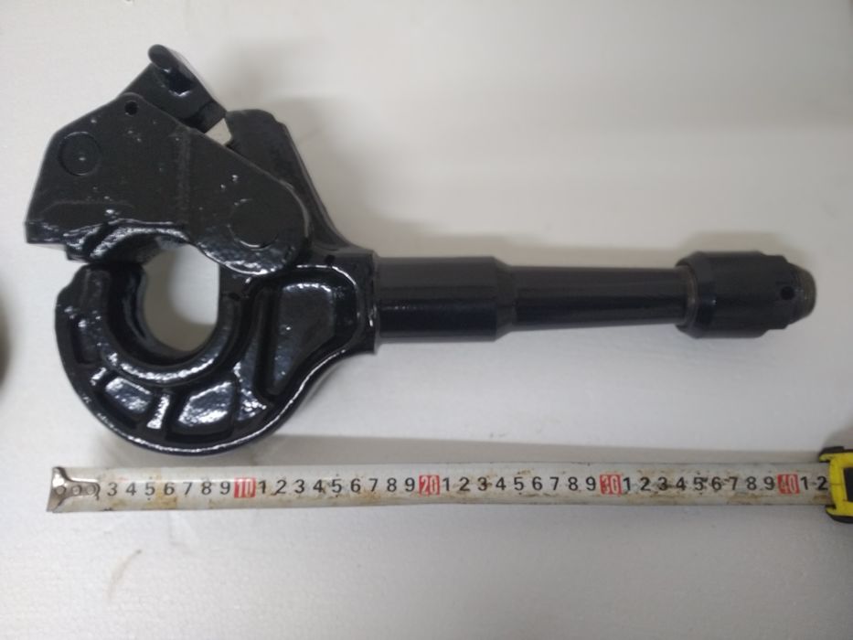 Крюк буксировочный