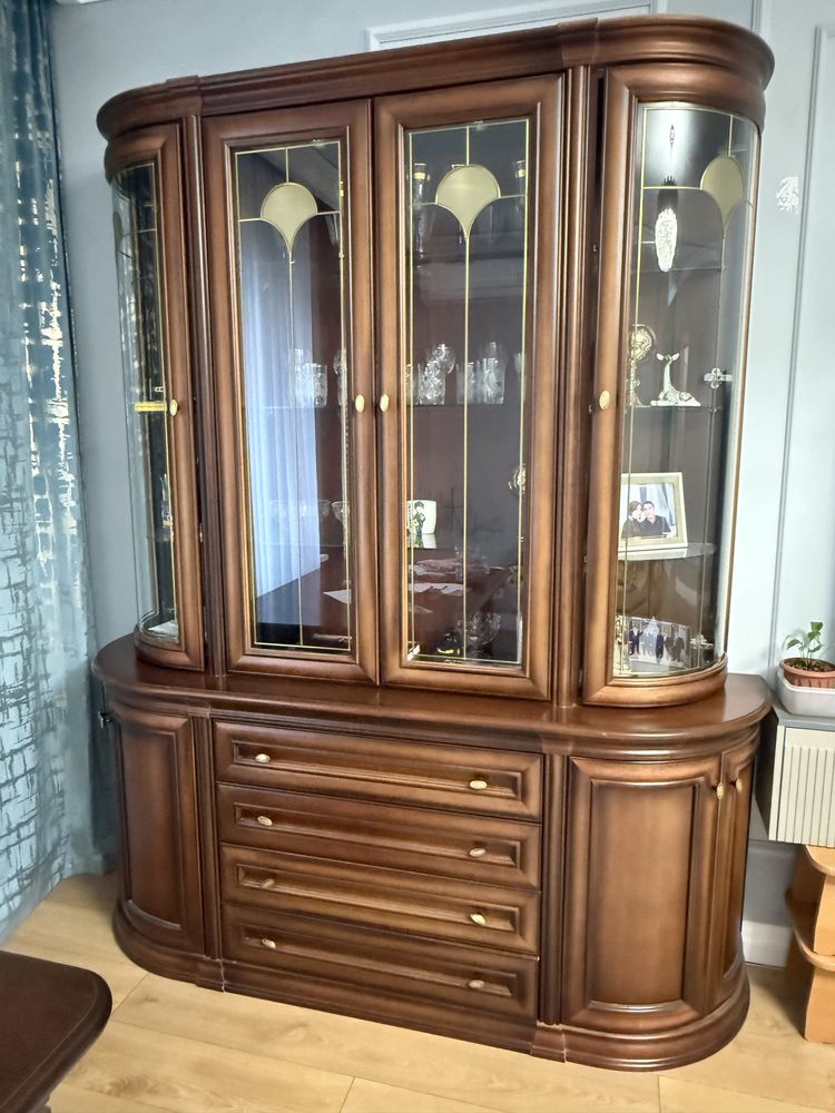 Продам шикарную витрину