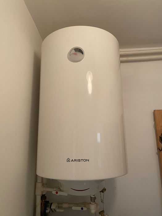 Vand boiler electric marca Ariston stare buna, folosit foarte putin