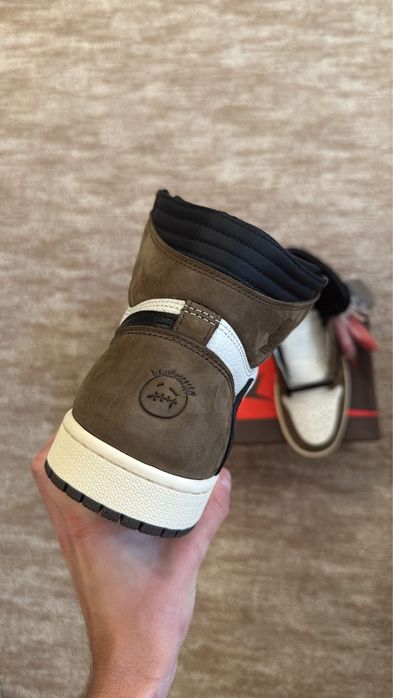 Jordan 1 Travis Scott