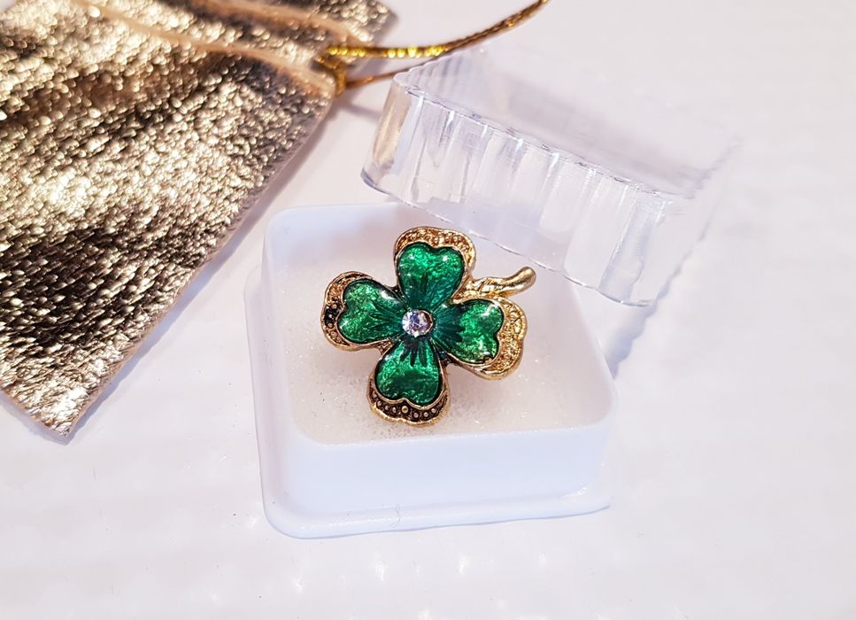 Брошка "Четирилистна детелина"