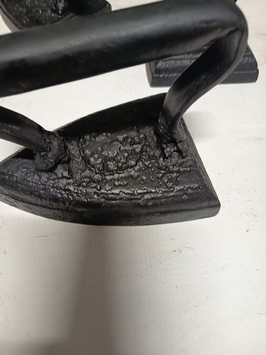 Fier de călcat vechi