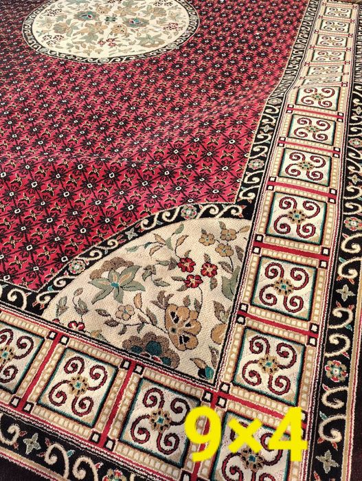 Колин . Гилам...