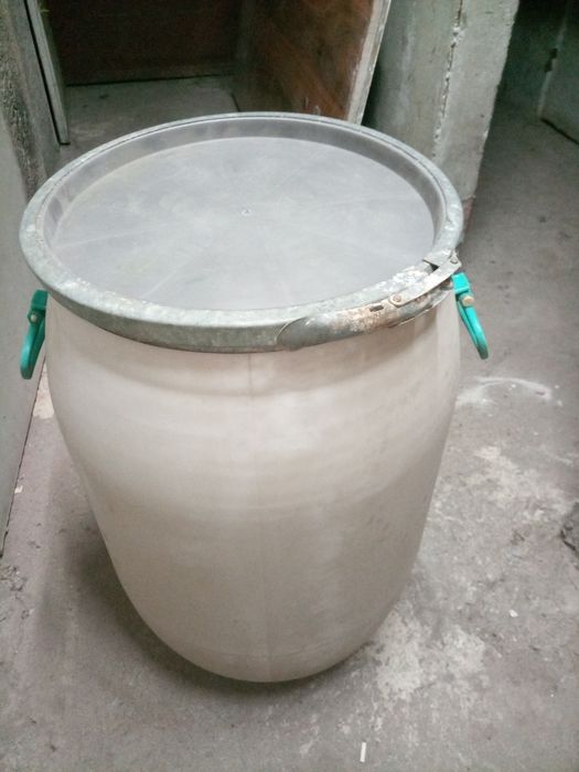 Пластмасови бидони за хранителни цели