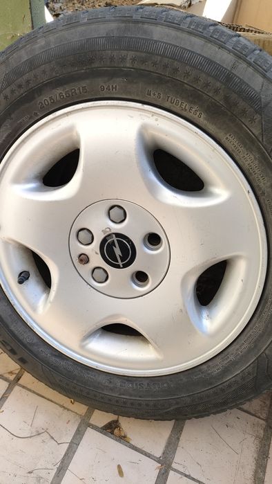 Продам титановые диски с резиной от Опеля Омега В 195/65 r15 за 90000