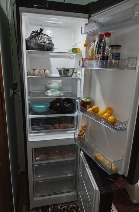 Indesit xolodilnik sotiladi. Holati idealniy.