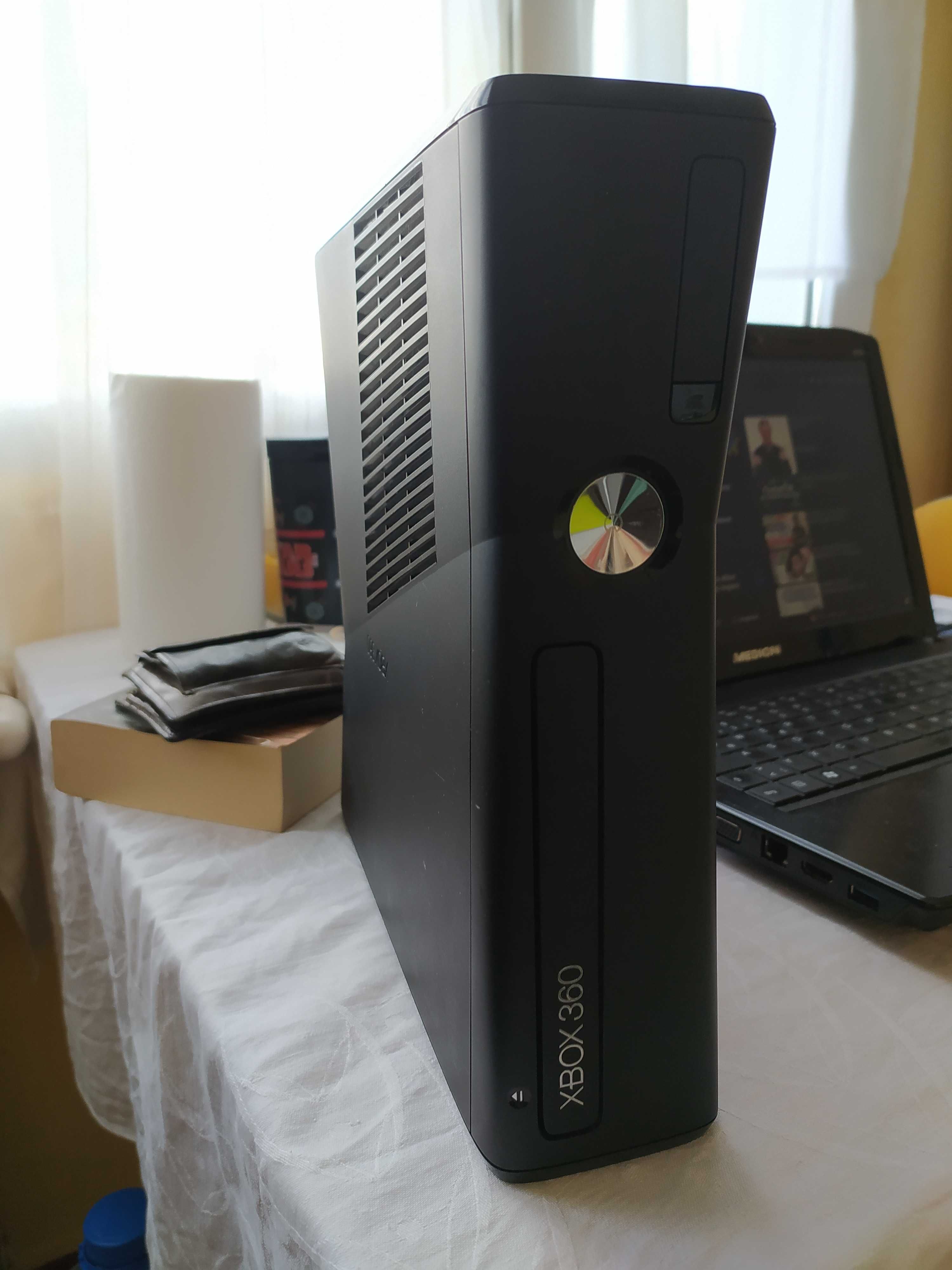 Xbox 360 не отварян и почти не ползван.