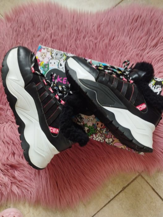 Сникърси от естествена кожа