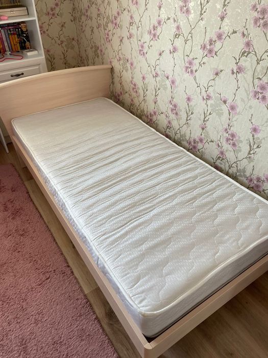 2 кровати с матрасом 200/90 б/у