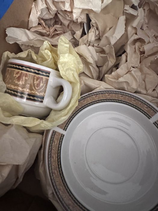 Нов сервиз от 6 броя чашки и чинийки за кафе или чай