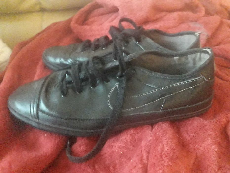 КожениБотуши37номер 70лв, 38-50лв,Бежови37н 10лв,Найк10лвReebok44-30лв