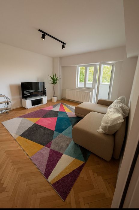 Inchiriez apartament centru McDonald's, 2 camere, vedere superba