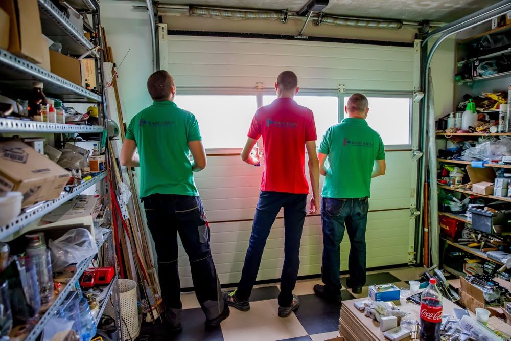 Deblocări usi. Reparații usi. Montaje usi.