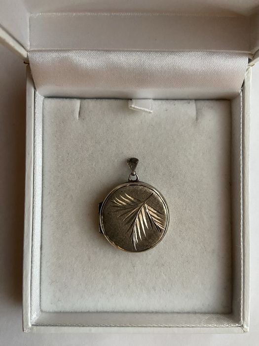Pandantiv vintage din metal pentru poze