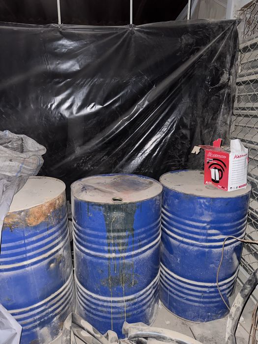 СРОЧНО!!! Металлические бочки 200л из под полиуретанового клея