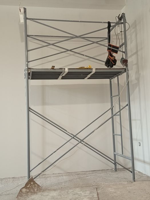 Строително скеле под наем