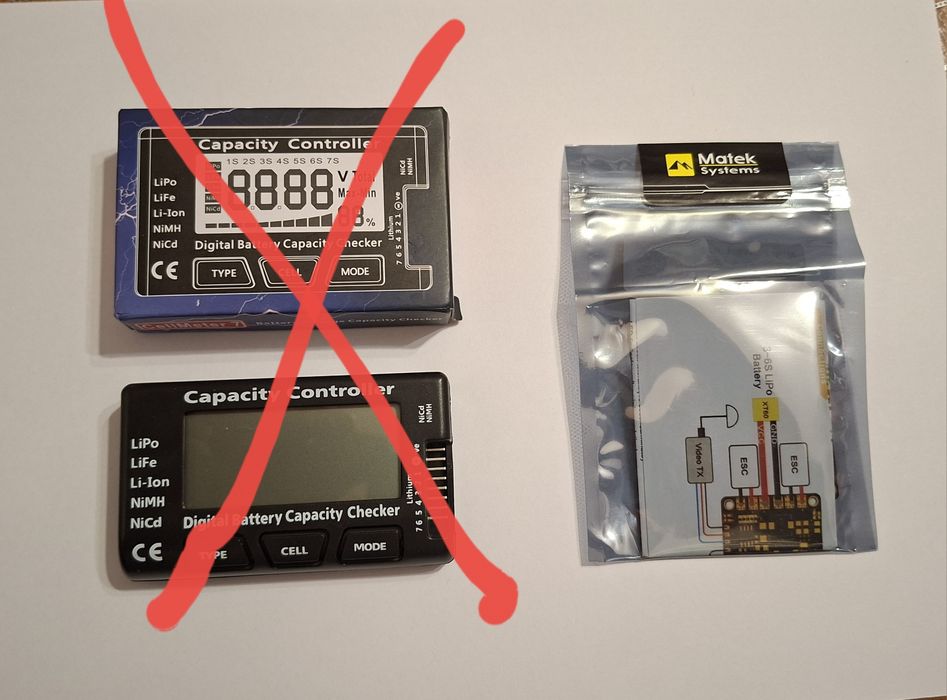 Verificator capacitate baterii / placă de distribuție drona