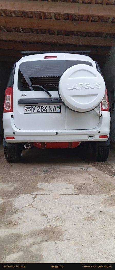 Lada largus 2018