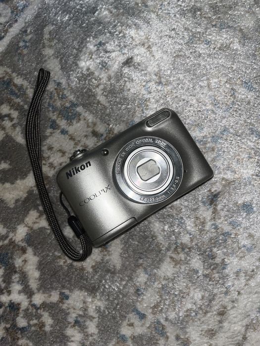 винтажный, цифоровой фотоаппарат Nikon Coolpix L27