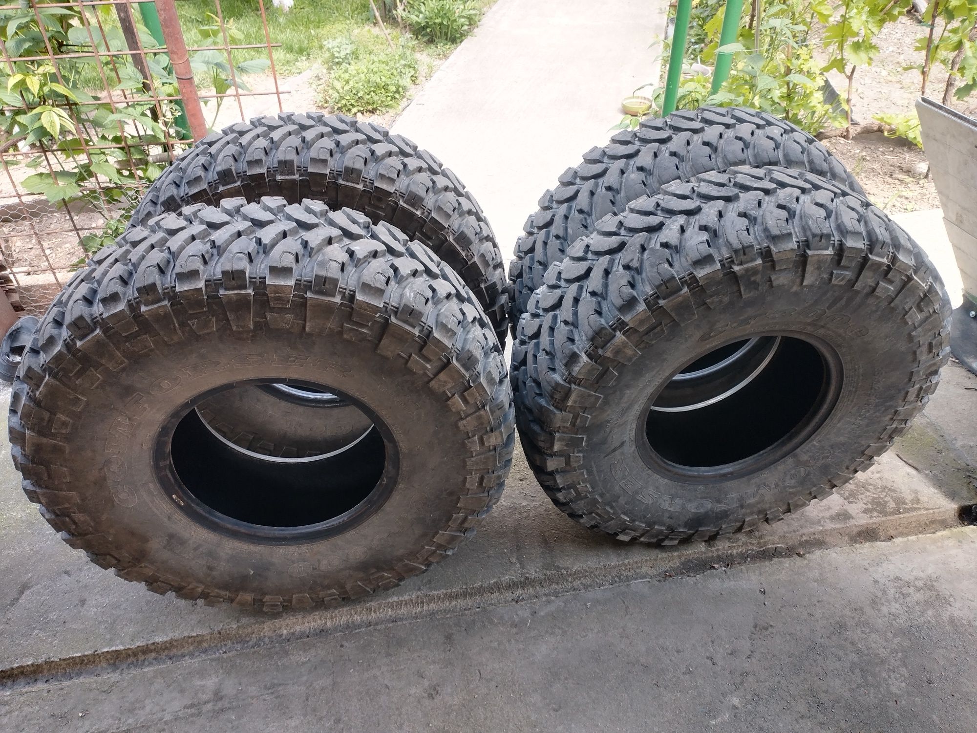 Vand 4 anvelope 35x12.5 R15