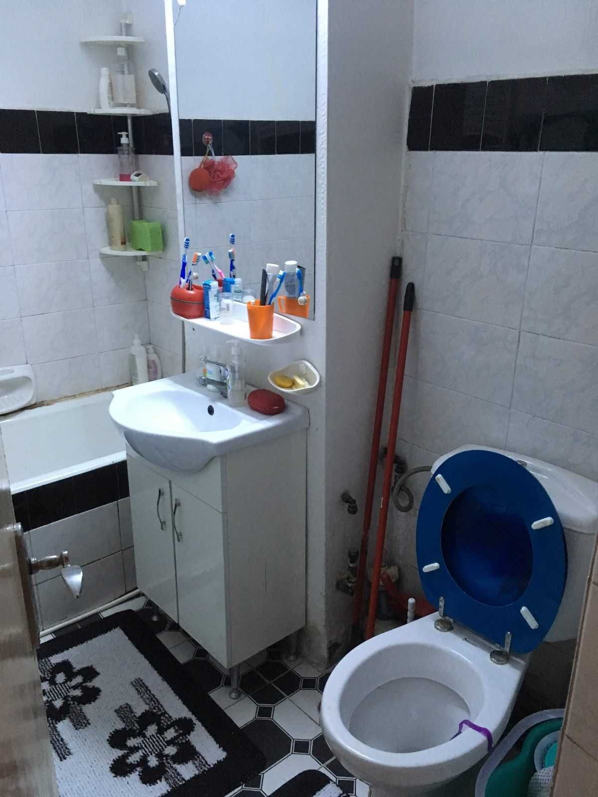Inchiriez apartament zona Piata Petrosani