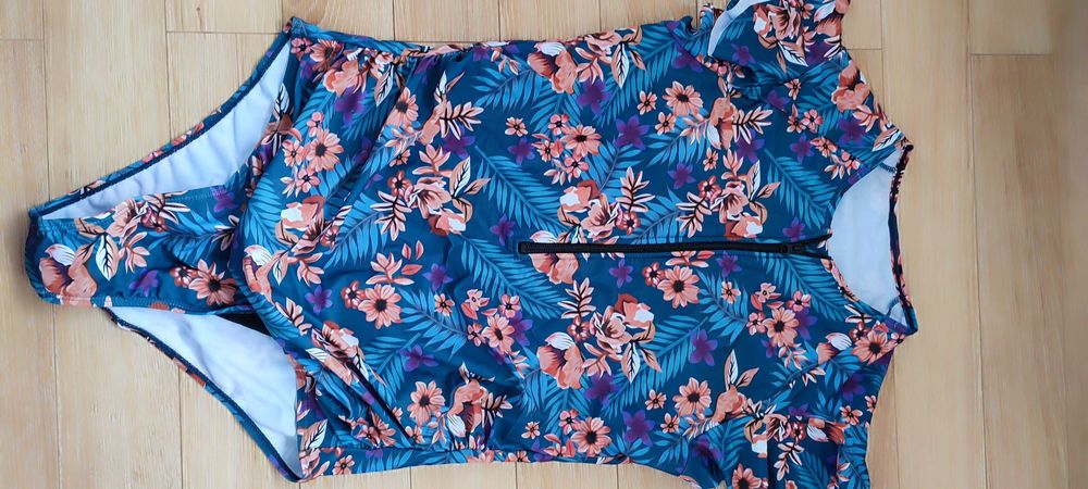 Costum de baie intreg