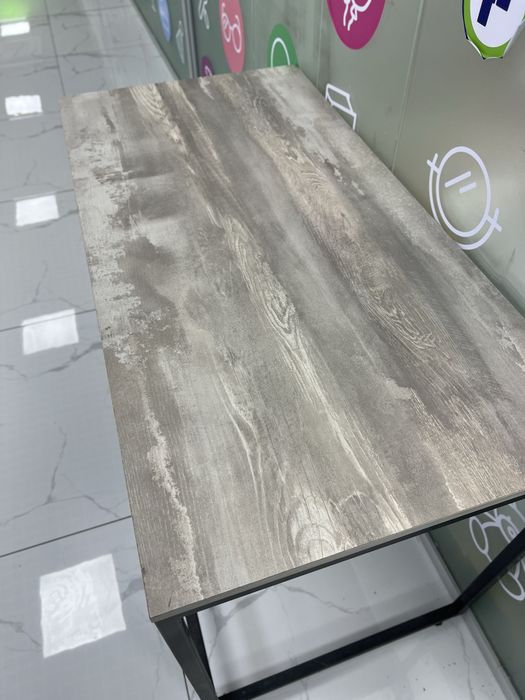 Стол новый прочный