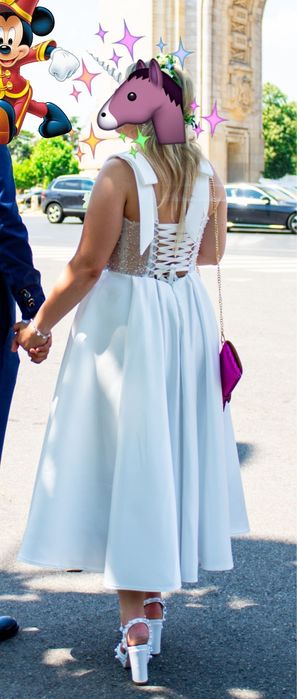 Rochie mireasa din satin - potrivita pentru cununie