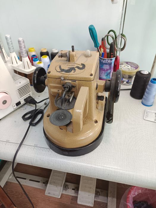 Продам швейную машинку