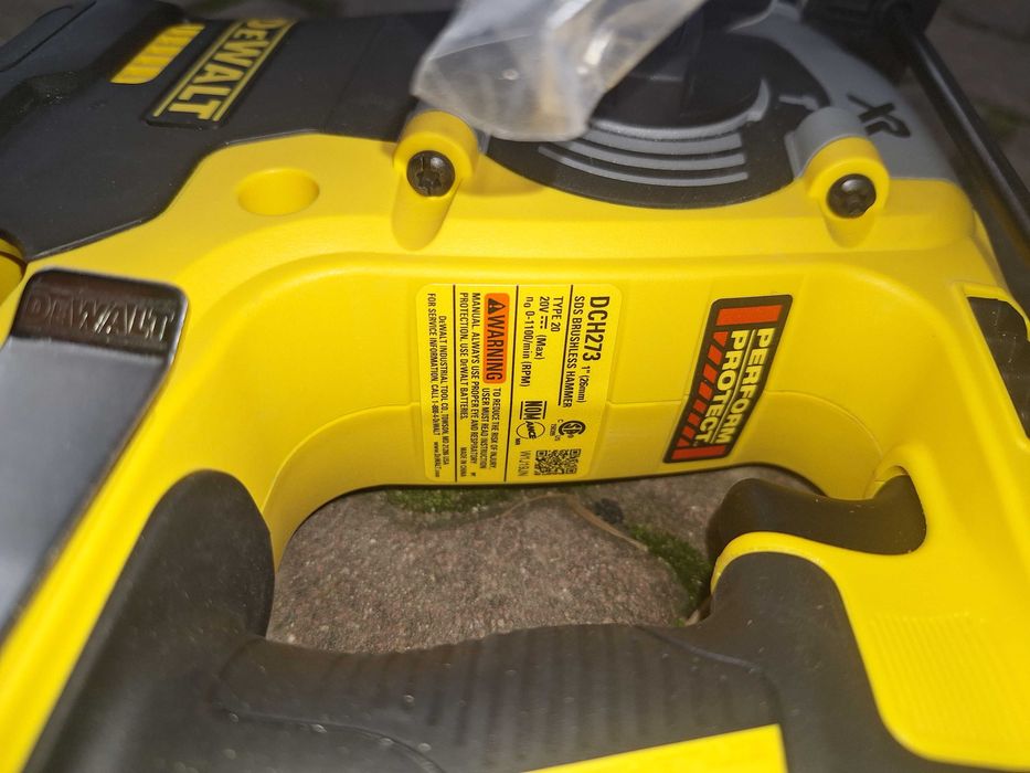 Перфоратор Девалт dch 273 нов