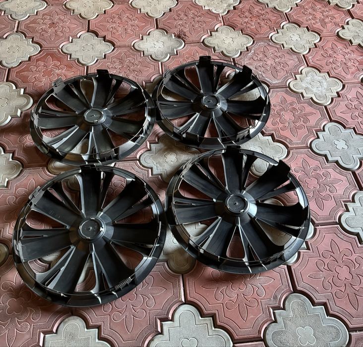 Vând set capace pe 16!