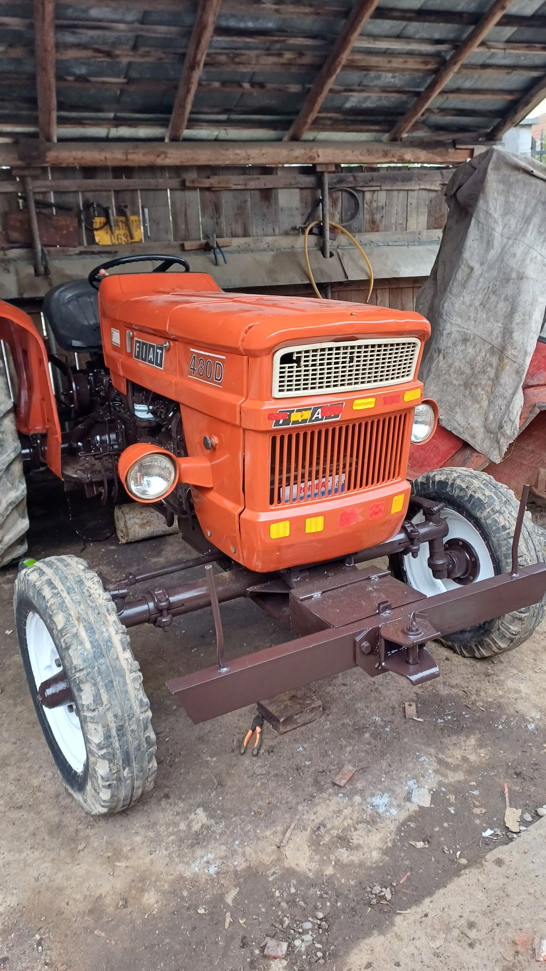 Vând Tractor Fiat 480