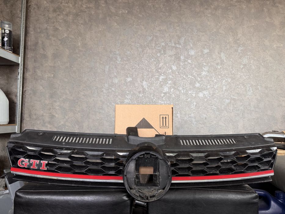 Оригинална решетка за VW GOLF 7 GTI