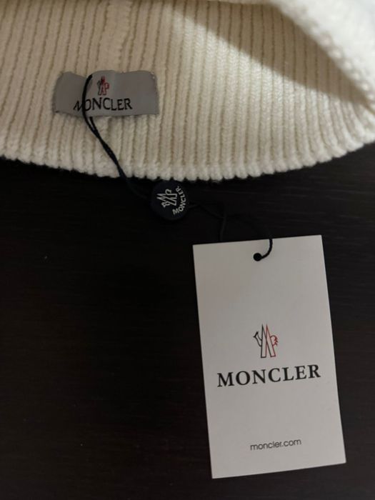 Caciula Moncler originala cu eticheta