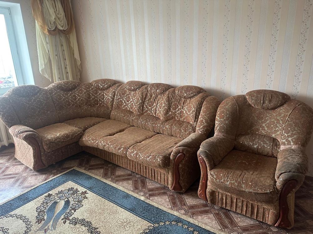 Продам диван, шкаф, столы, ковер