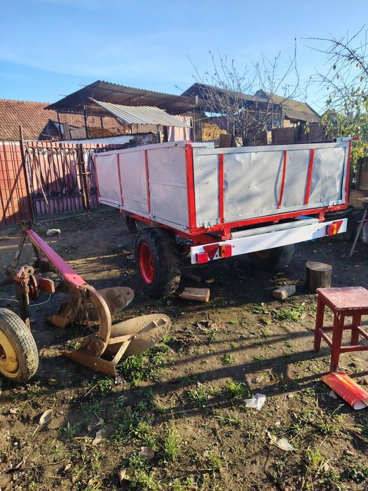 Vând Remorca 3t pe o axa cu instalație electrică