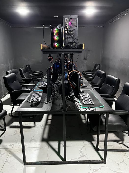 Столы и стулья для Гейм клуба для 20 Компьютеров