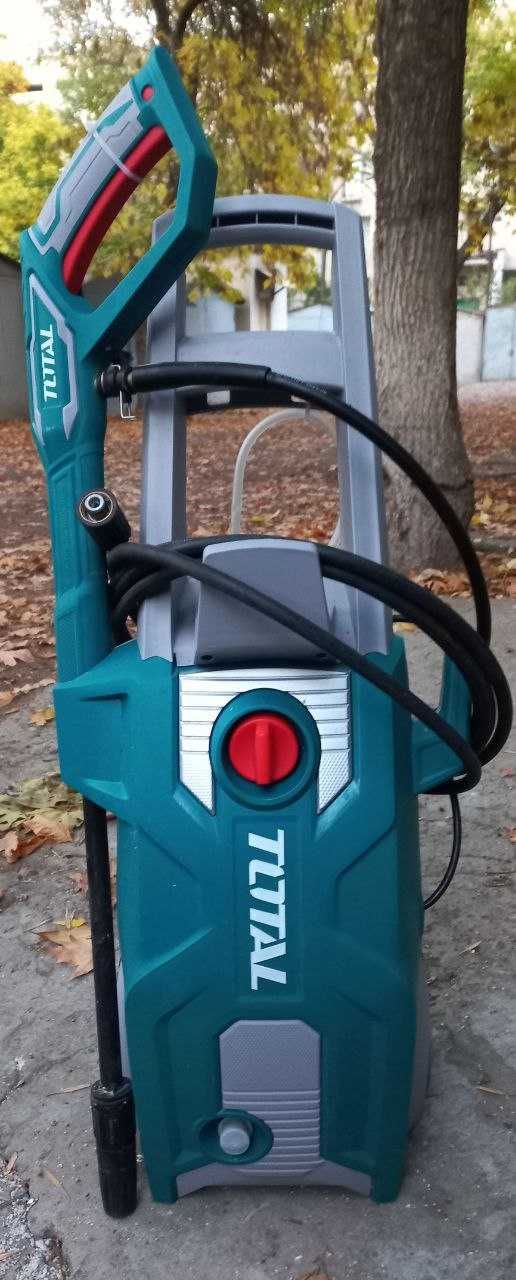 Мойка высокого давления TOTAL мощностью 1800W