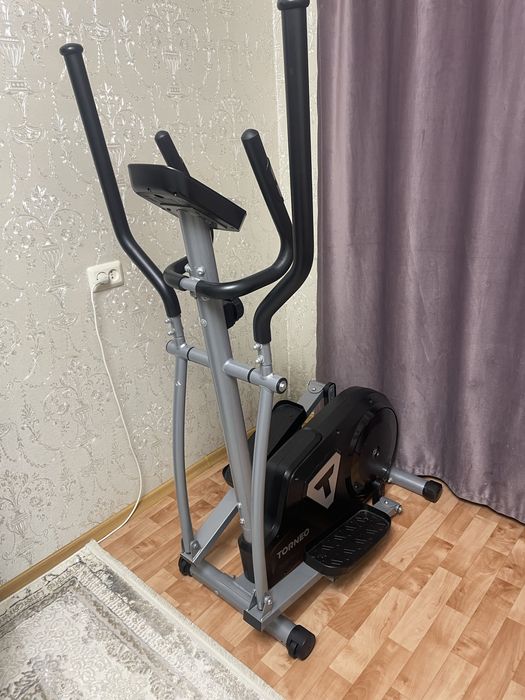 Продам эллиптический тренажёр Torneo