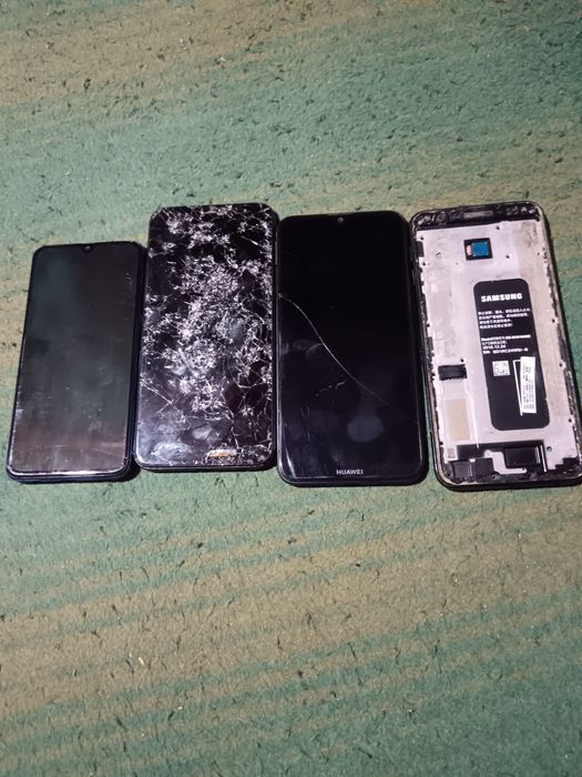 Vând telefoane de piese